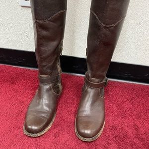 FRYE TALL BROWN BOOTS. SIZE 8